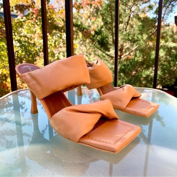 New Free People Alohas Natasha Puffy Mule Heel Sandals Leather in Camel Brown - Picture 14 of 15